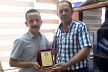 İcralardan bunalan Bekilli, sorunları çözen icra müdürüne plaketle teşekkür etti