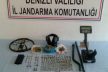 Tarih vurgununa hazırlanıyordu, baltayı taşa vurdu