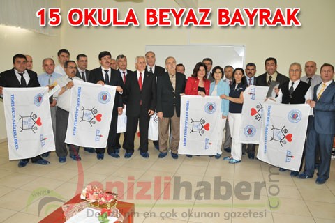 15 OKULA BEYAZ BAYRAK