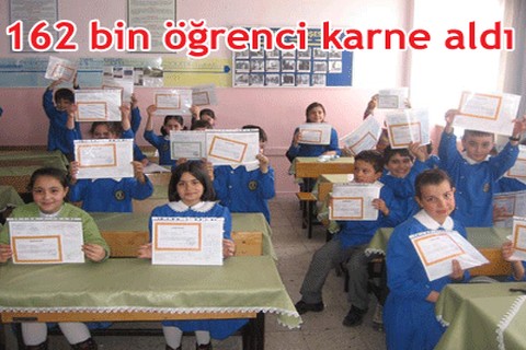 162 bin 11 öğrenci karne aldı