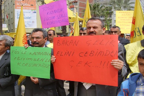2 bin öğretmen sokaklara döküldü