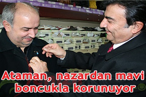 Ataman, nazardan mavi boncukla korunuyor
