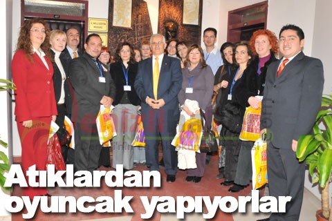 Atıklardan oyuncak yapıyorlar