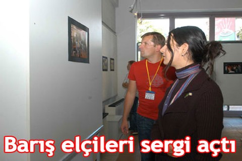 Barış elçileri sergi açtı