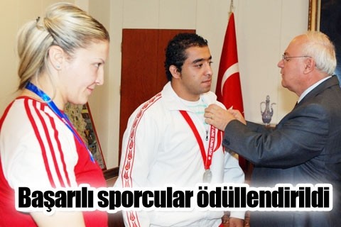 Başarılı sporcular ödüllendirildi