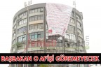 BAŞBAKAN O AFİŞİ GÖREMEYECEK
