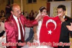 Başkan’dan farklı nikah hediyesi