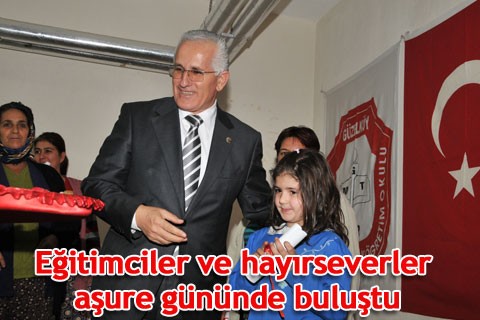 Eğitimciler ve hayırseverler aşure gününde buluştu