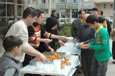 Esnaf’tan lokmalı kutlama
