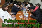 Futbolculara maç öncesi moral yemeği