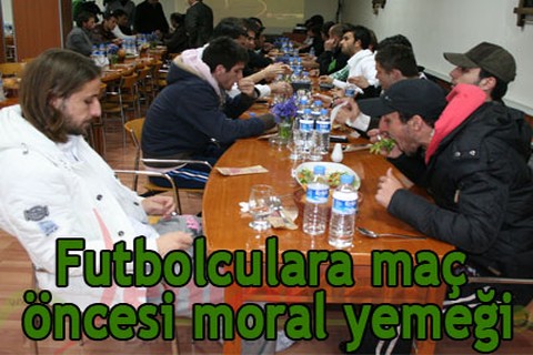 Futbolculara maç öncesi moral yemeği