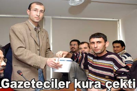 Gazeteciler kura çekti