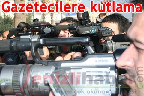 Gazetecilere kutlama