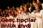 Genç tıpçılar önlük giydi