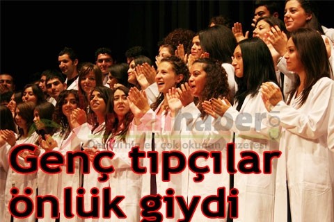 Genç tıpçılar önlük giydi