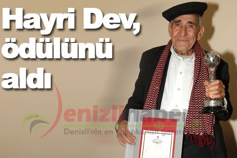 Hayri Dev, ödülünü aldı