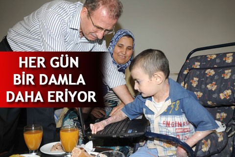 HER GÜN BİR DAMLA DAHA ERİYOR