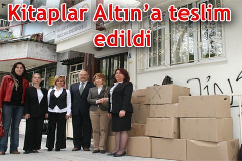 Kitaplar Altın’a teslim edildi