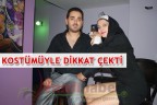 KOSTÜMÜYLE DİKKAT ÇEKTİ