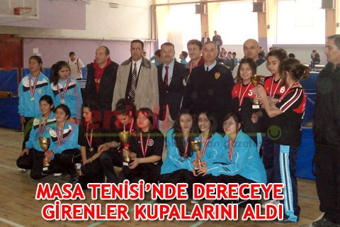 MASA TENİSİ’NDE DERECE ALANLAR KUPALARINI ALDI