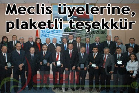 Meclis üyelerine, plaketli teşekkür
