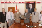MEM MÜDÜRÜ OĞUZ’DAN VALİ ERKMEN’E PLAKET