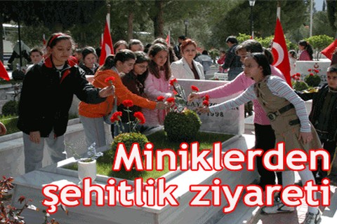 Miniklerden şehitlik ziyareti