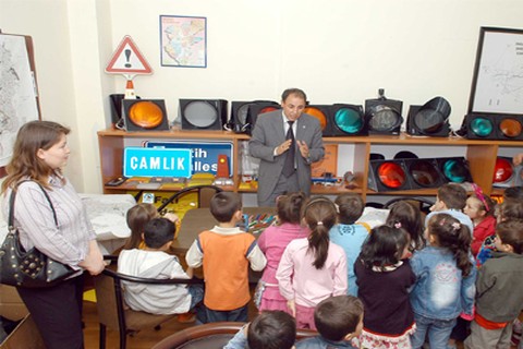 Miniklere trafik dersi