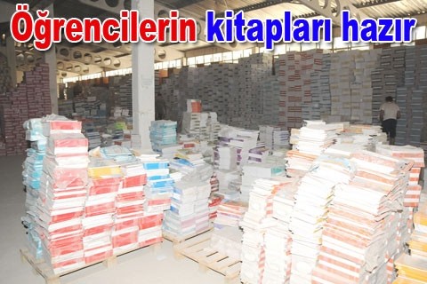 Öğrencilerin kitapları hazır