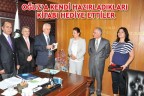 OĞUZ’A KENDİ HAZIRLADIKLARI KİTABI HEDİYE ETTİLER
