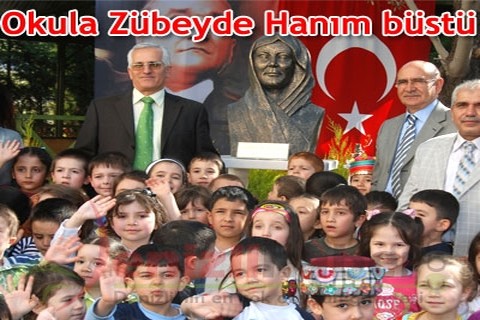 Okula Zübeyde Hanım büstü