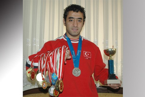 Onur’a rakip dayanmadı