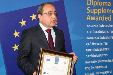PAÜ mezununa uluslar arası diploma