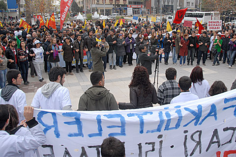 Sağlık çalışanları meydanlarda