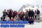 Sevgililer Günü’nde dağda buluştular