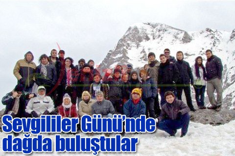Sevgililer Günü’nde dağda buluştular