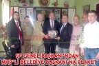 SP GENEL BAŞKANI’NDAN, MHP’Lİ BELEDİYE BAŞKANI’NA PLAKET