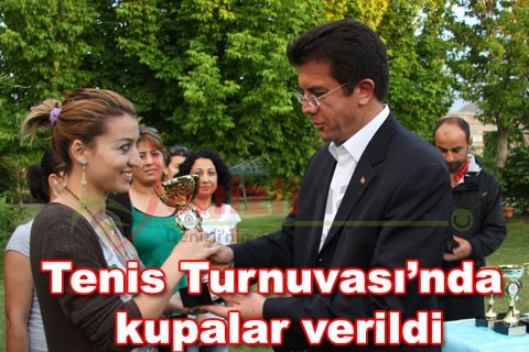 Tenis Turnuvası’nda kupalar verildi