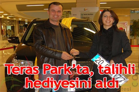 Teras Park’ta, talihli hediyesini aldı