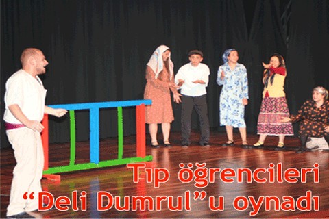 Tıp öğrencileri “Deli Dumrul”u oynadı