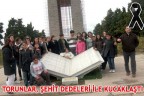 TORUNLAR, ŞEHİT DEDELERİ İLE KUCAKLAŞTI