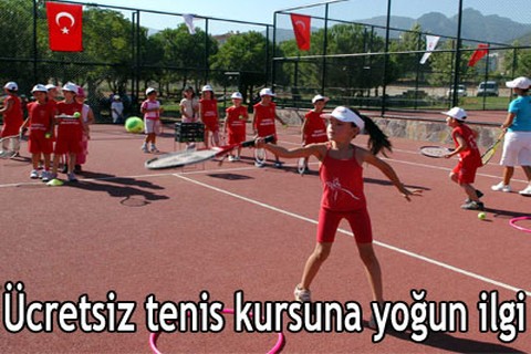 Ücretsiz tenis kursuna yoğun ilgi