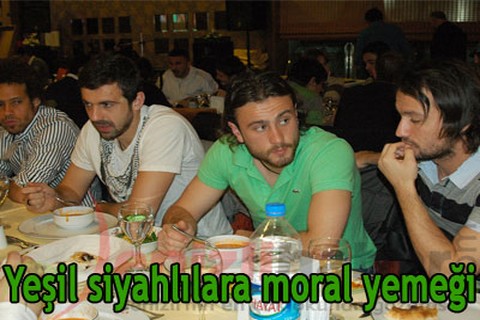Yeşil siyahlılara moral yemeği