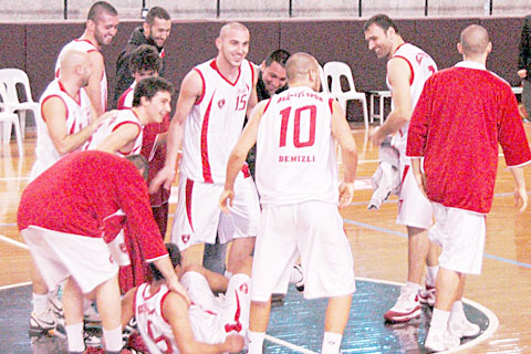 Basketbolda 3.lige çıktılar