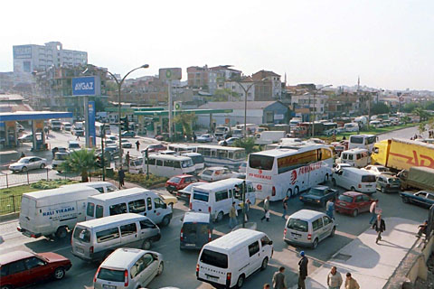 Denizli’de otomobil çılgınlığı