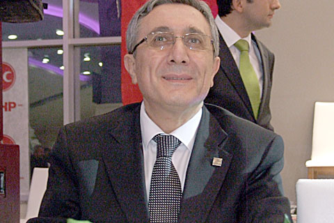 Ayhan AK Parti’ye yüklendi