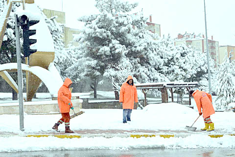 Denizli Belediyesi’nden kar mesaisi