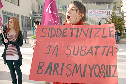 Sevgililer günü’nü protesto ettiler