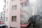 Kovadaki köz binayı yakıyordu