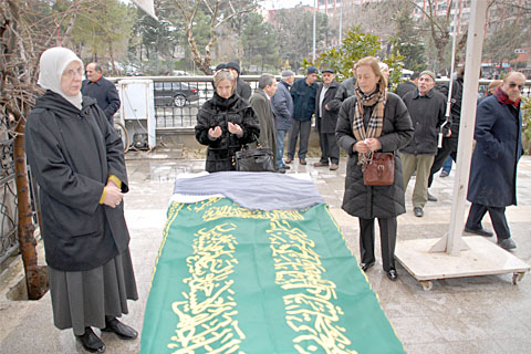 Eski Bakan Kavaf’ın kuzen acısı